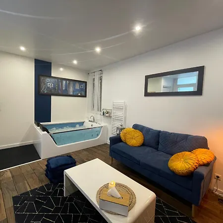 La Bulle Bleue Jacuzzi